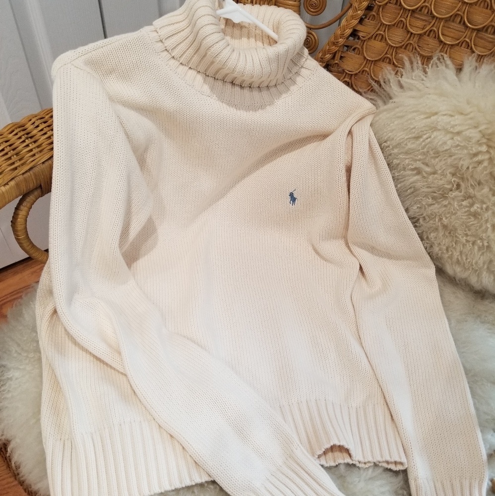Price drop⬇️Lauren beautiful turtleneck.